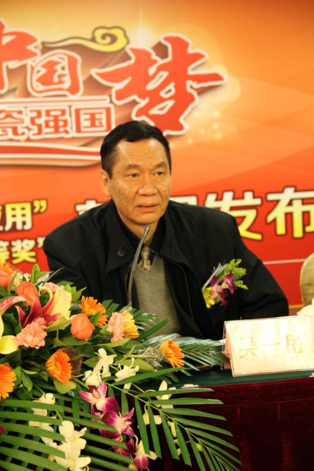 图3、欧博ABG联合会副会长、广东建材协会会长吴一岳盛赞欧博ABG公司的科技立异