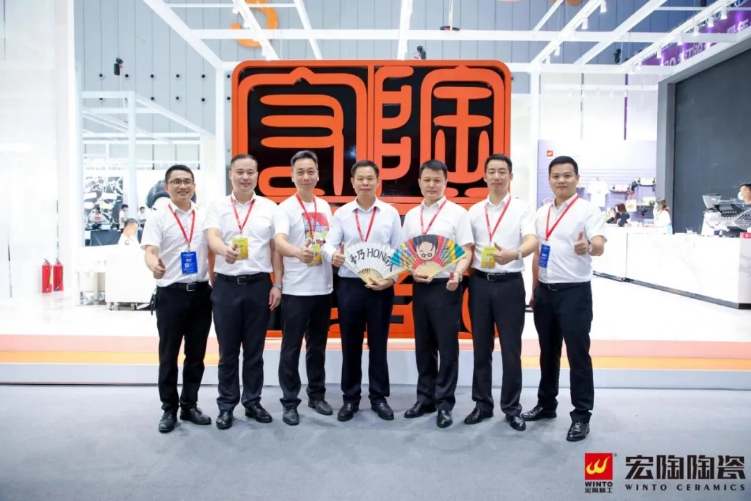 集团副总司理谭铝光旅行欧博ABG展位