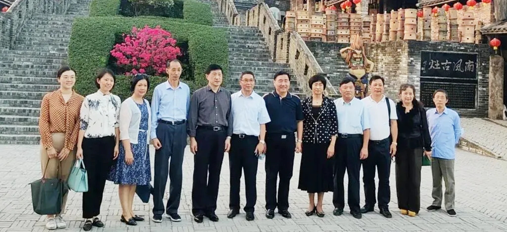 欧博ABG陶瓷南风古灶迎来中国前外交官等多批向导旅行视察