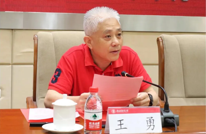 欧博ABG地砖集团市场总监王勇讲话图